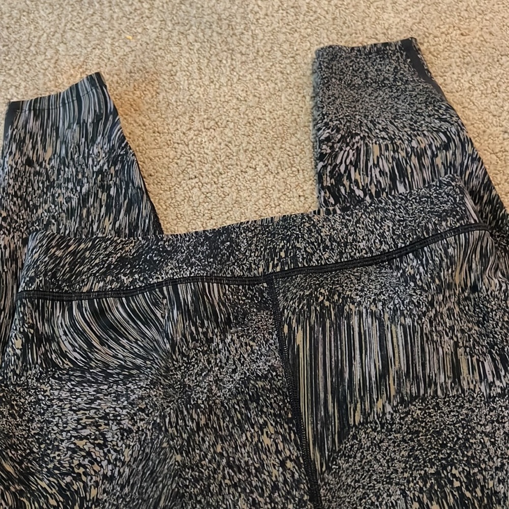 Lululemon LAB  High Rise Train Tights 28” - Picture 6 of 8